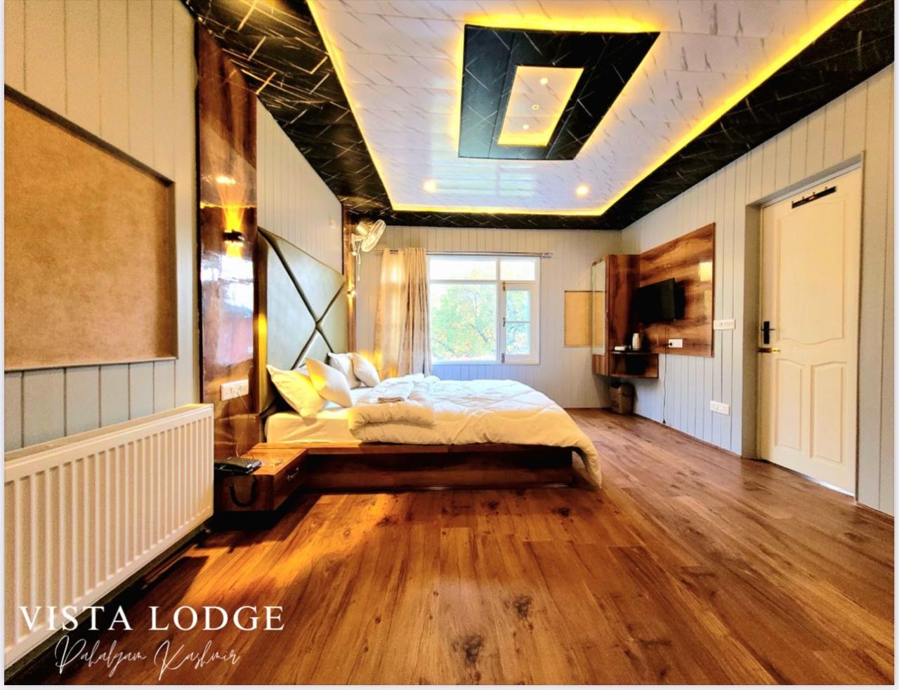 Deluxe Room with Mountain View